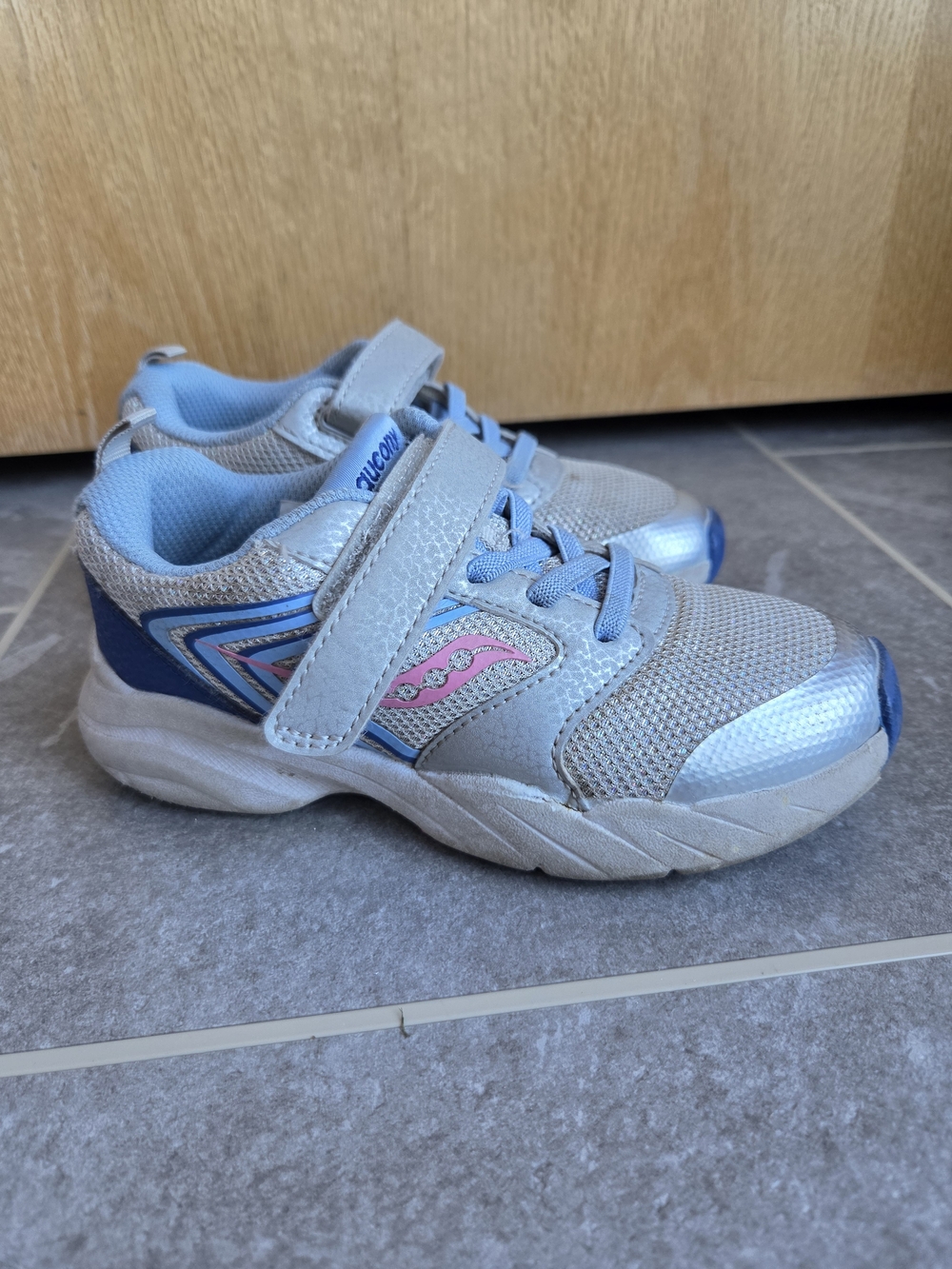 Size 11.5 Saucony Girls Shoes